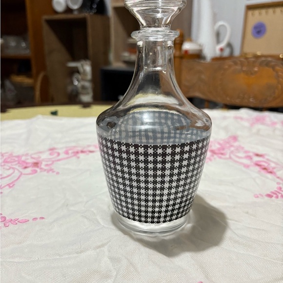 Vintage Stylish Glass Decanter with Checkered Design - Picture 2 of 7